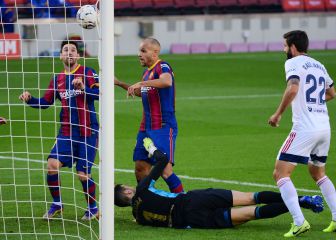 Messi tries to recreate Hand of God goal