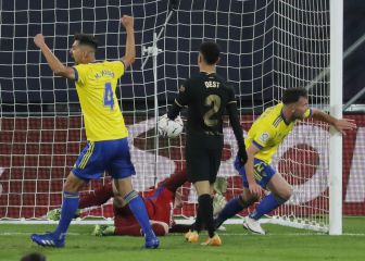 Giménez opens the scoring for Cádiz against Barça