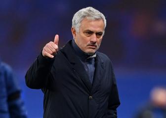 Mourinho aims dig at United as leaders Spurs go to Liverpool