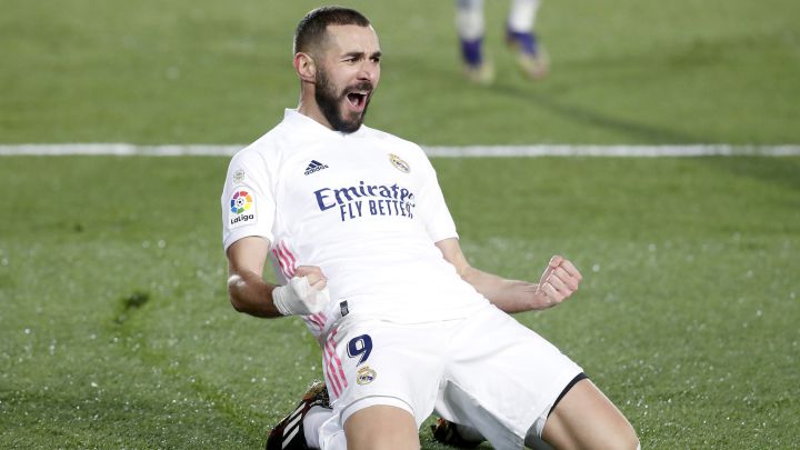 Benzema scores his second and Real Madrid's third against Athletic