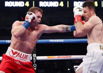 Alvarez dominates Smith to win super-middleweight titles