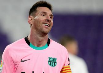 Messi reacts after breaking Pelé one-club record