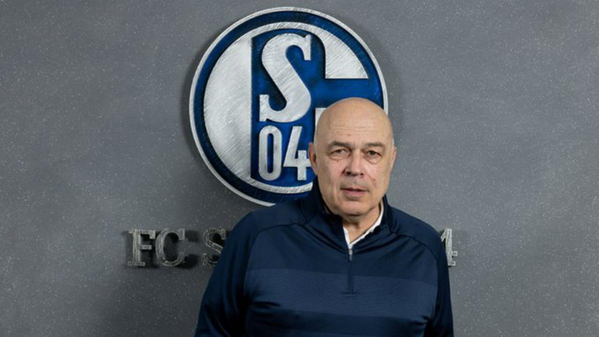 Schalke 04 Name Christian Gross As Coach Number 4 Of The Season As Com