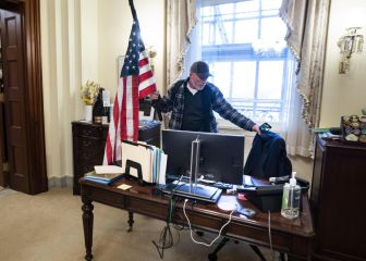 Pelosi's office intruder arrested on federal charges