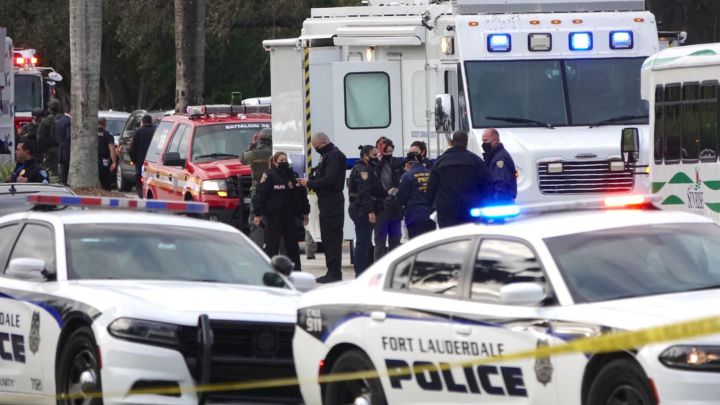What were the reasons for the shooting which left two FBI agents dead?