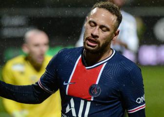 Neymar a doubt for Classique after missing training through illness