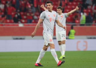 Lewandowski brace seals Bayern's final place