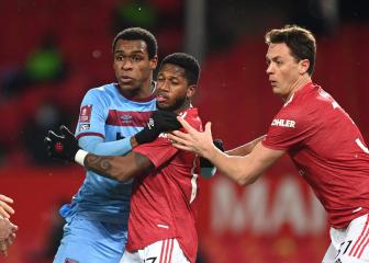 West Ham make first concussion sub as Fredericks replaces Diop