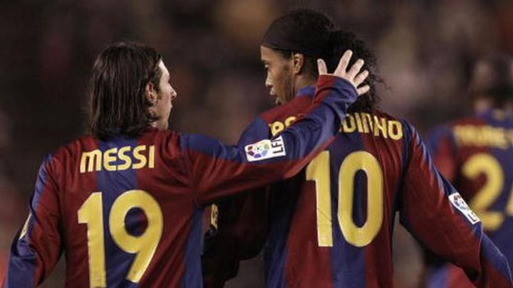 Messi sends message to Ronaldinho after death of his mother - AS.com