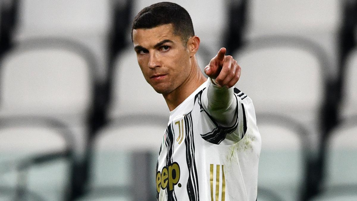 Cristiano Ronaldo makes history, Juventus keep title hopes alive - AS.com