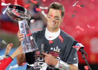 Tom Brady signs Buccaneers contract extension