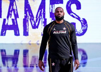 Concern as ankle injury forces LeBron to retire from vs Hawks