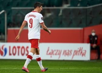 Lewandowski to miss both PSG games with knee injury