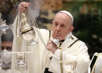 Pope Francis Holy Thursday mass: live