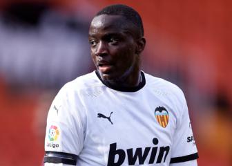 Valencia walk off after Diakhaby accuses Cádiz player of racist abuse