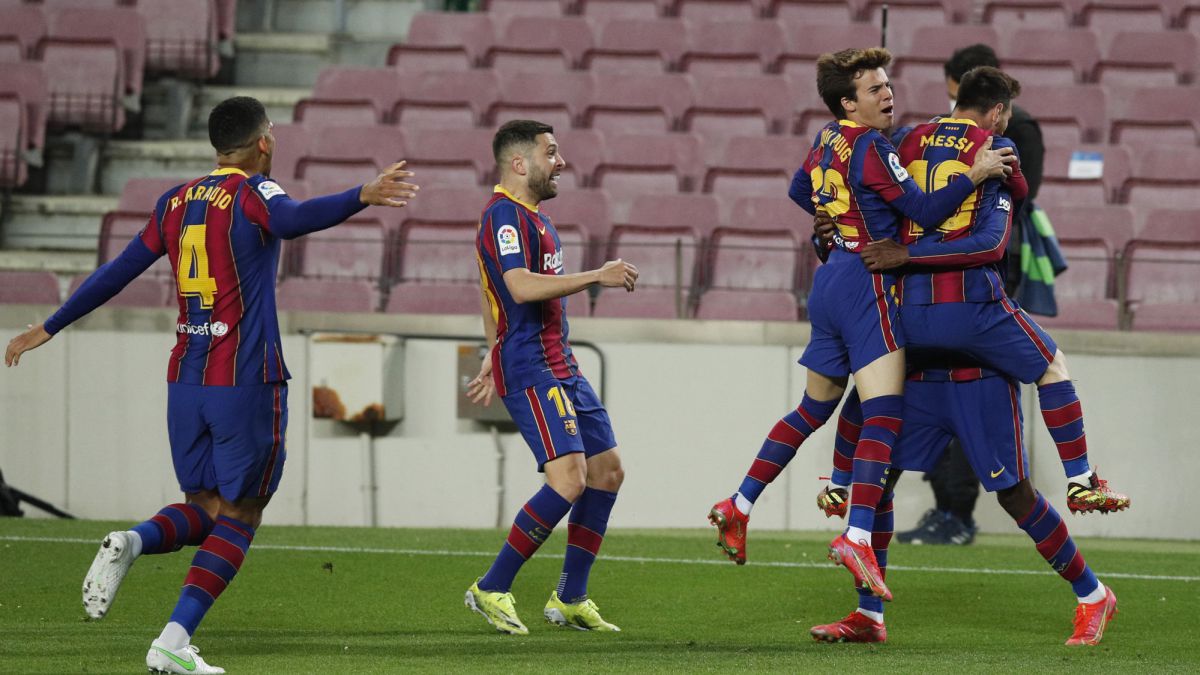Barcelona 1 0 Valladolid Result Summary Goal As Com [ 675 x 1200 Pixel ]