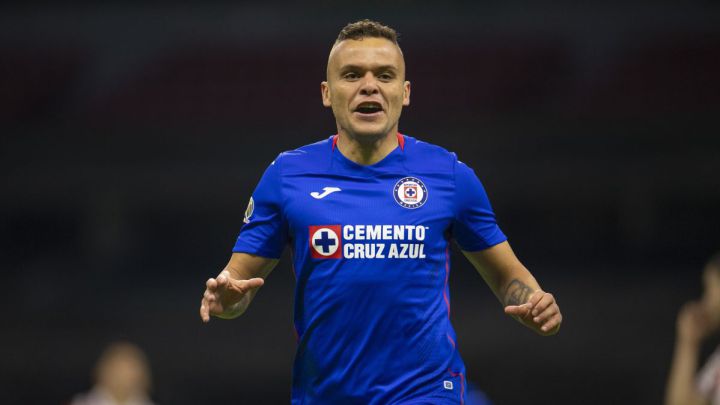 Cruz Azul defeat complicates Chivas playoffs hopes
