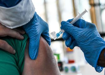 What medications or pain relievers are safe to take after the covid-19 vaccine?