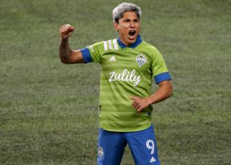 Sounders open with a bang; Dynamo edge Earthquakes