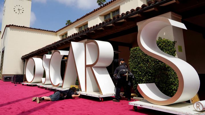 Oscar Awards 2021 red carpet live online: nominations ...