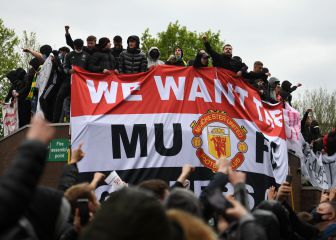 Man Utd vs Liverpool postponed after fans protest