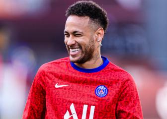Neymar signs new, four-year PSG contract