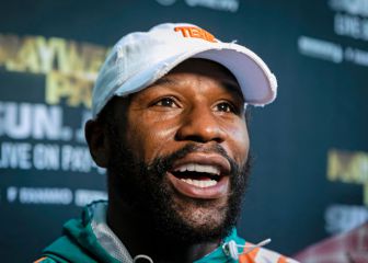 How many fights has Floyd Mayweather lost in his career?