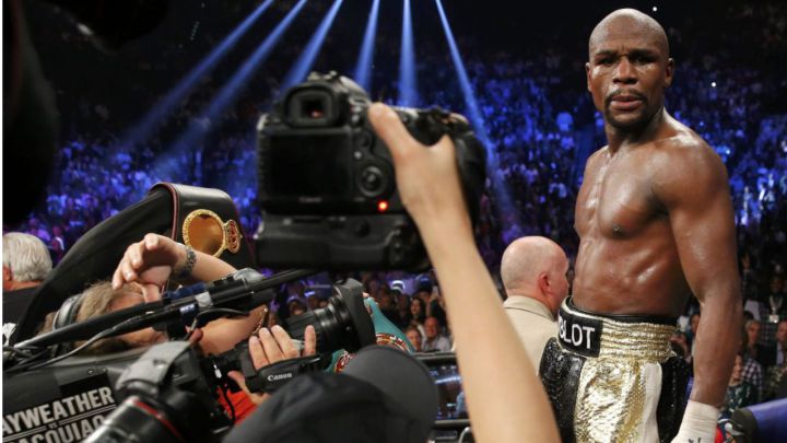 Who has beaten Floyd Mayweather? When was his last loss?