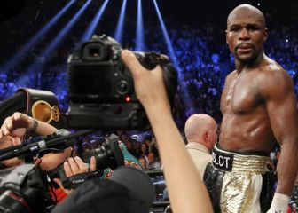 Who has beaten Floyd Mayweather? When was his last loss?