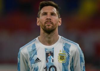 Argentina honour Maradona ahead of draw with Chile