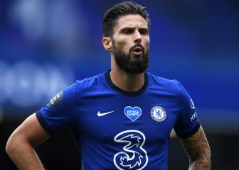 Chelsea hand Giroud year-long contract extension
