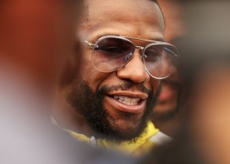 What is Floyd Mayweather's boxing record?