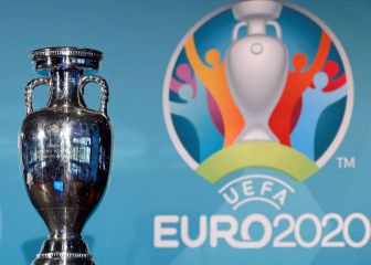 Who qualifies if teams finish level on points in group stage?