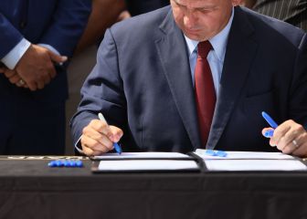 Florida Governor signs state budget including $1,000 bonus for teachers and first responders