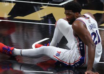76ers' Embiid has knee troubles in loss to Hawks