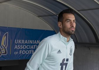 Busquets back in Spain squad after negative covid-19 test