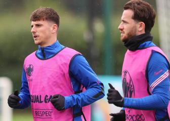 Mason Mount and Ben Chilwell told to isolate until next week