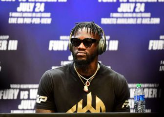 What is Deontay Wilder's boxing record?