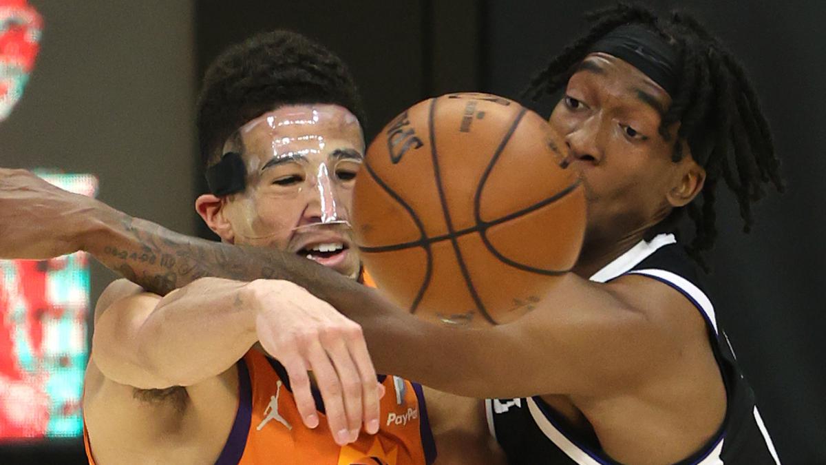 devin booker broken nose