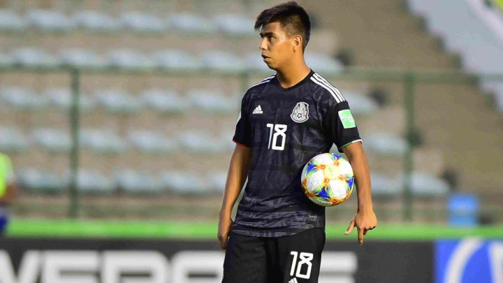 Official: Efraín Álvarez commits to Mexico national team