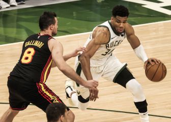 Bucks hammer Hawks in game two