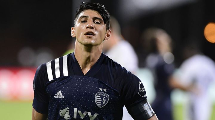 Alan Pulido could miss the Gold Cup tournament with Mexico