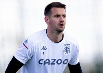 Manchester United sign England keeper Tom Heaton