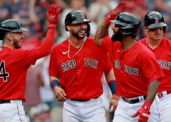 Red Sox hit four homers in 15-1 rout, DeGrom strikes out 14