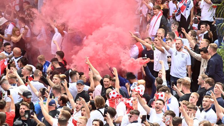 Ticketless fans storm Wembley gates ahead of Euro 2020 final