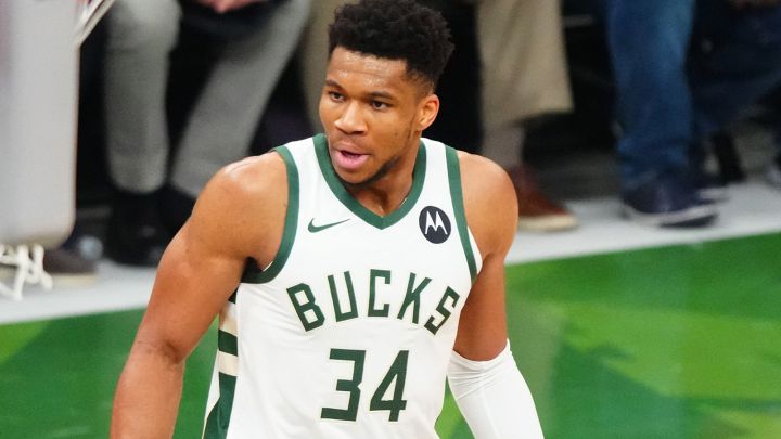 Bucks star Giannis explains early court walk-off in Game 3 and Game 4 against Suns