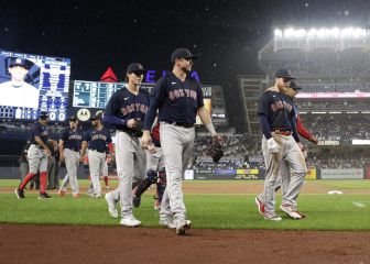 Red Sox walk-off after Verdugo is hit with an object thrown by fan