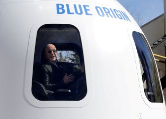 Jeff Bezos launches into space on Blue Origin's New Shepard: live