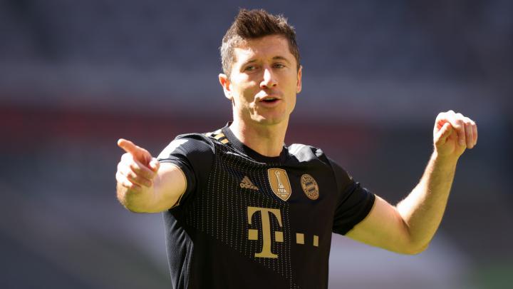 Lewandowski scoops Germany's footballer of the year prize for second year running