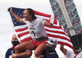 USA's Moore wins surfing gold